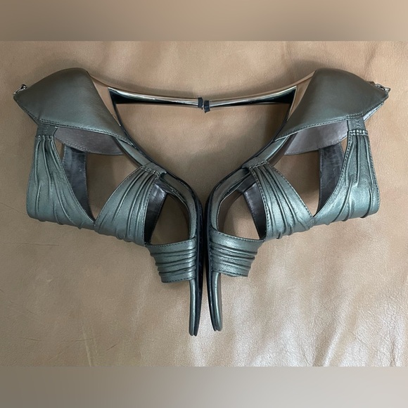 Guess Grey Shoes *Size: 6.5 M - Picture 4 of 13